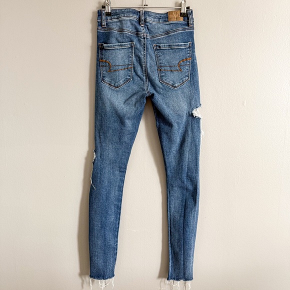 American Eagle Medium Wash Super High Rise Distressed Jegging Size 2 - Picture 3 of 7